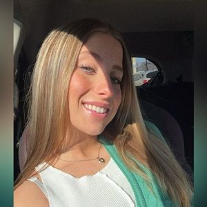 Meet your Posher, Ella